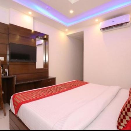 Hotel Silver Palm Zirakpur Екстер'єр фото